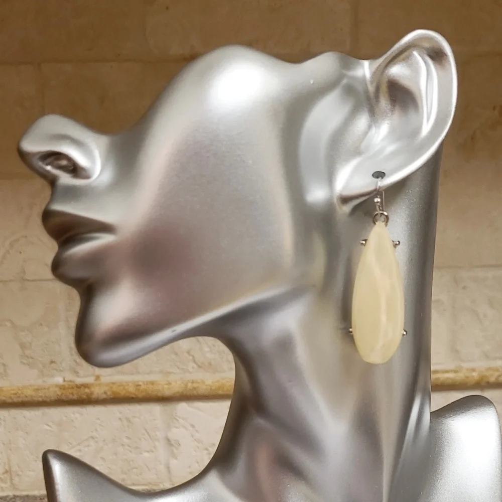 Irresdescent Ivory Teardrop Dangle Silver Earrings
